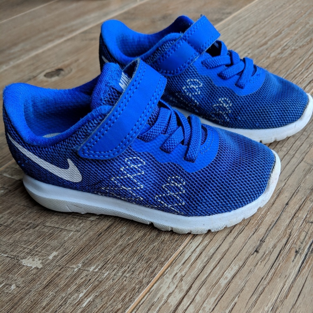 Toddler boys Nike shoes